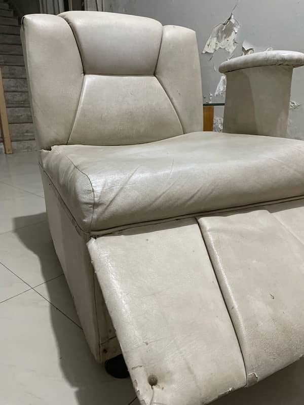 leather sofa set perfect condition in 6k 1