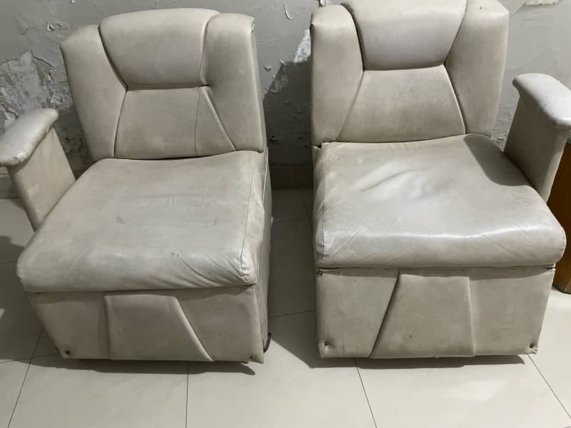 leather sofa set perfect condition in 6k 3