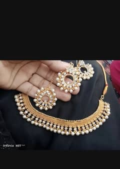 Jewelry Set with Necklace, Earrings and Bindiya