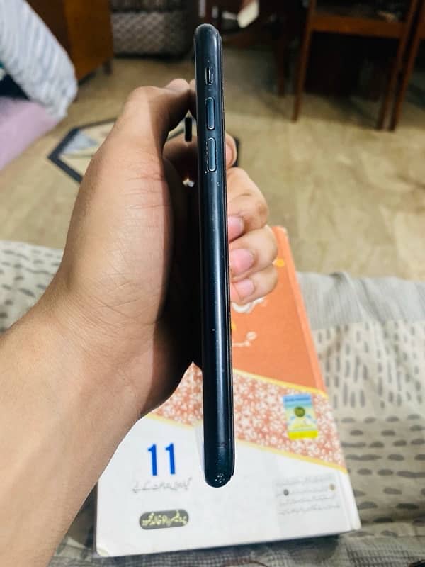 IPHONE XR 64GB 4