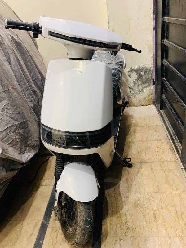 Crown ev  scooty 4