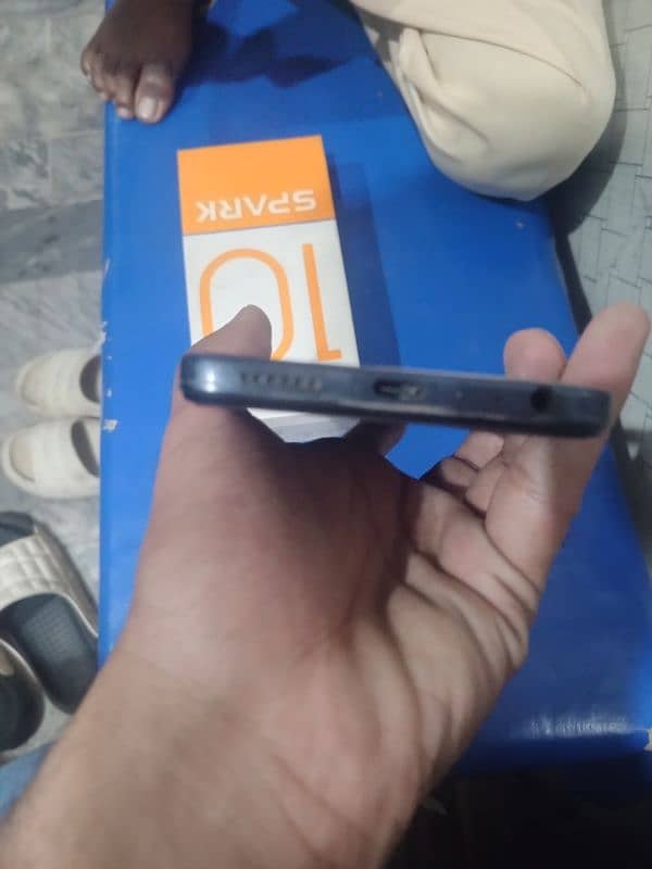 Tecno spark 10 4