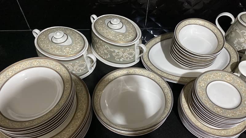 dinner set for 8 servings + tea set 3