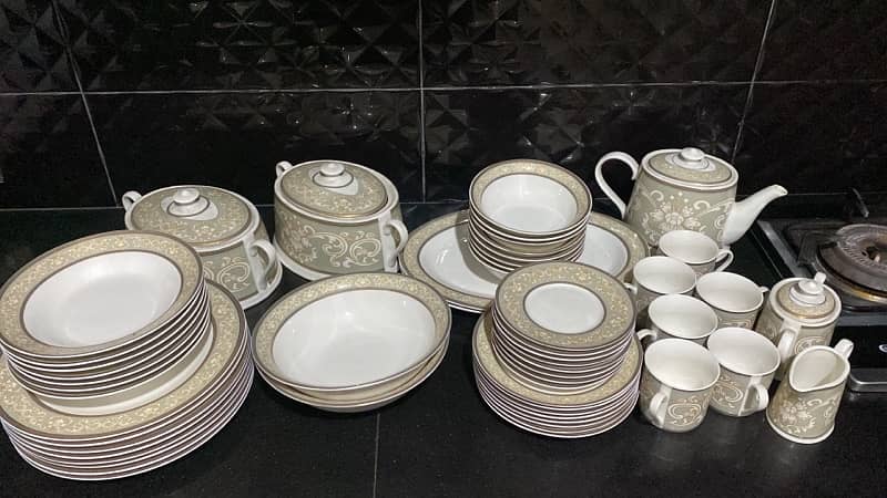 dinner set for 8 servings + tea set 4