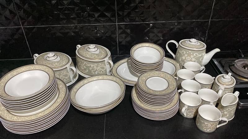 dinner set for 8 servings + tea set 6