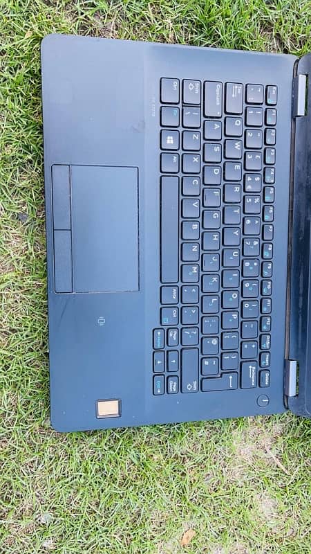 Dell Latitude E7270 3