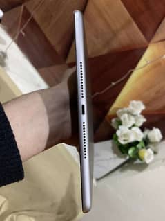 ipad 6th generation 32 gb all ok no open no repair finger ok