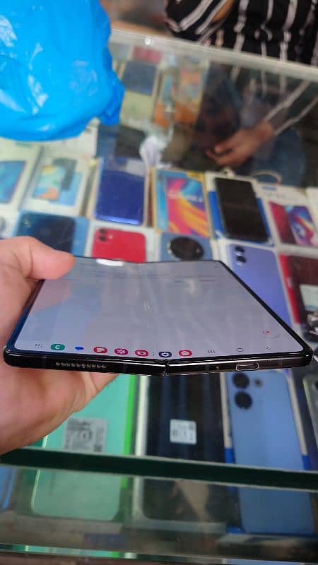 Samsung Galaxy z Fold 3 7