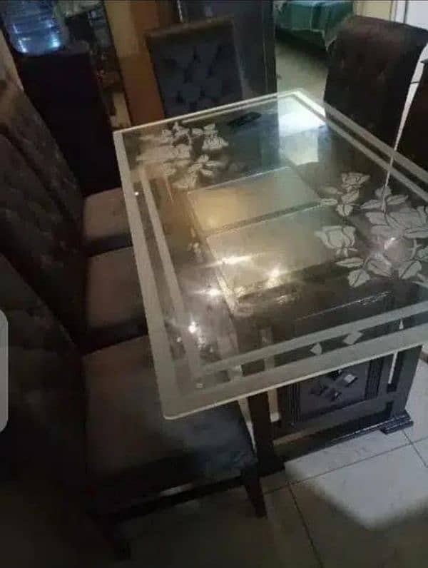 new velvet dining table in good condition 2