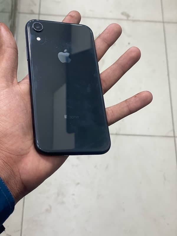 iPhone XR 1