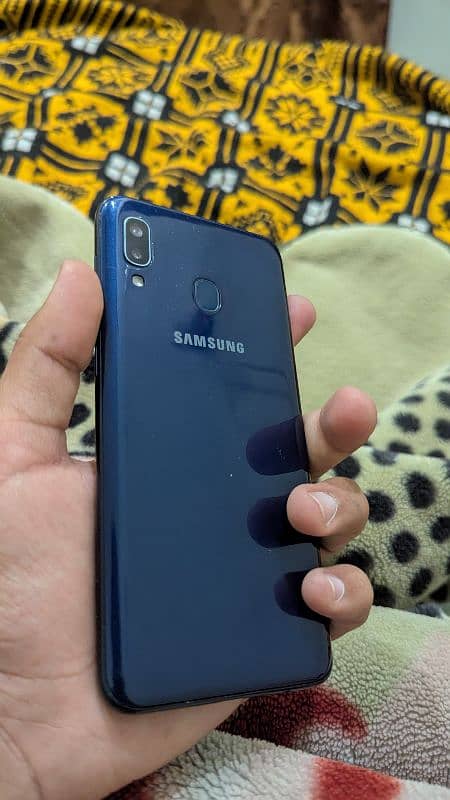 Samsung Galaxy A20 0