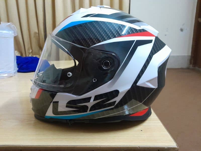 selling my LS2 Helmet size XL 1