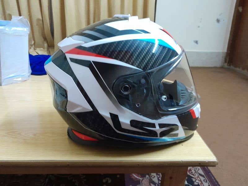 selling my LS2 Helmet size XL 2