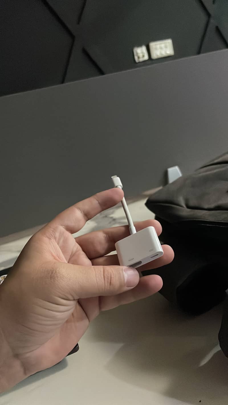 Apple orignal lighting to hdmi converter 0