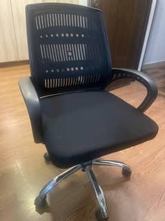 Computer chair (almost new)