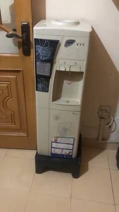 water dispenser with refrigerator