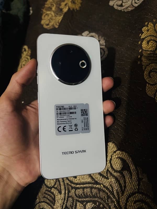 Tecno spark 30c  6/128 1