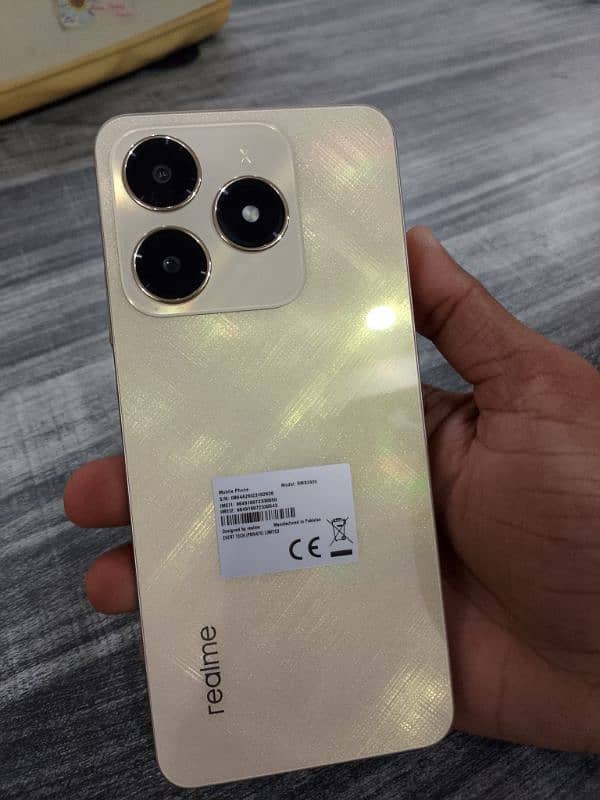 Realme C61 0