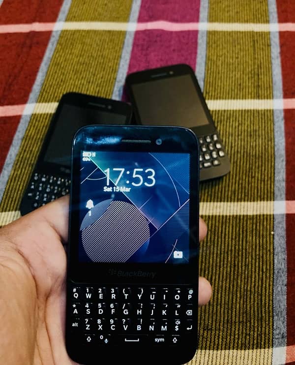 Blackberry Q5 0