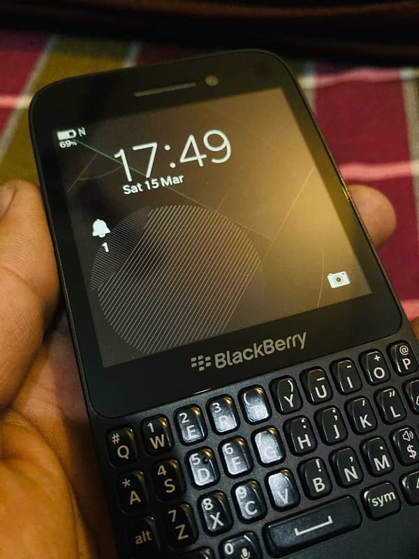 Blackberry Q5 1