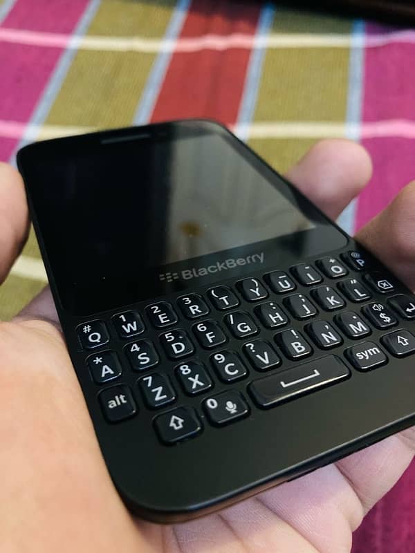 Blackberry Q5 8