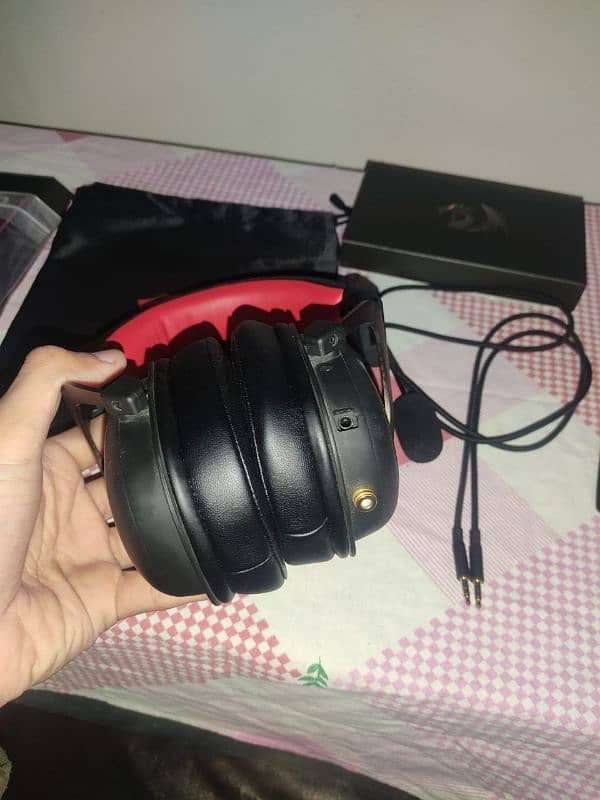 Redragon slightly used headset 1