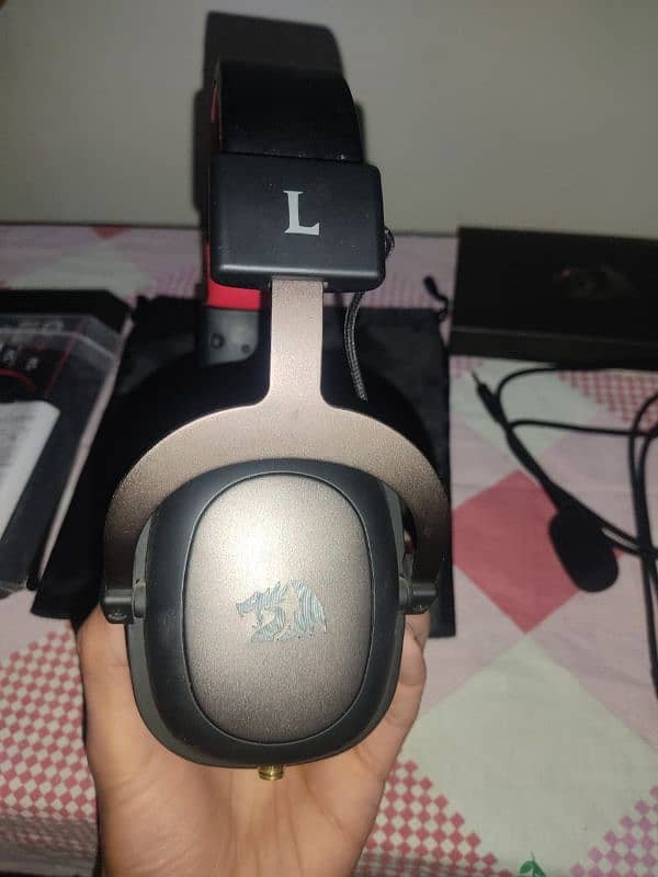 Redragon slightly used headset 3