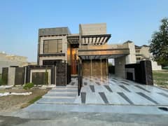 1 KANAL BRAND NEW DESIGNER HOUSE FOE SALE