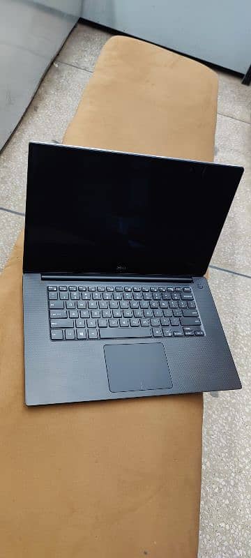 Dell precision 5540 1