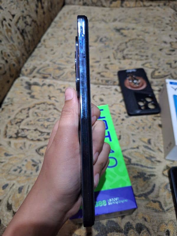 Infinix hot 40  8/256 4