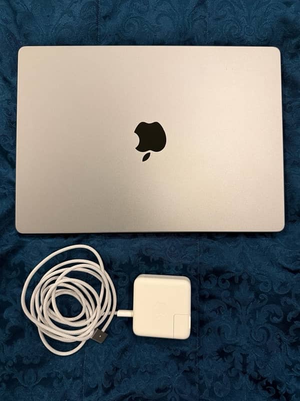 Macbook Pro M3 14" 8/512 Grey 0