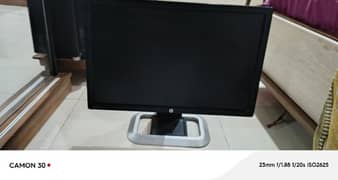 HP Z24i Monitor (24″ WideScreen 1920×1200 IPS LED-backlit LED Monitor