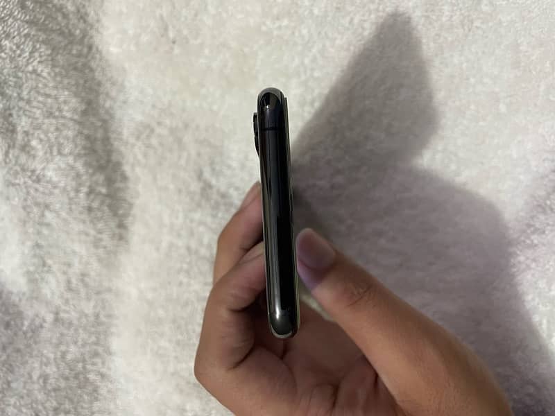 IPhone XS Non PTA 4