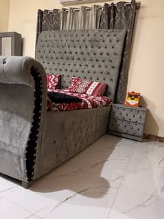 Bed set with 2 side tables and dressing