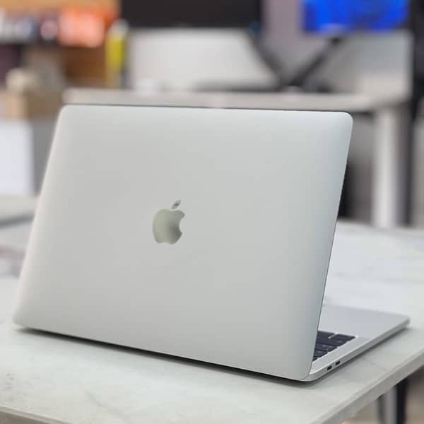 MACBOOK PRO (2016) Core i5 (16/256gb) 13 Inch (4k Retina) 1