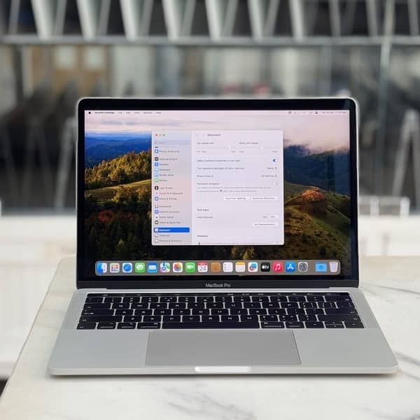 MACBOOK PRO (2016) Core i5 (16/256gb) 13 Inch (4k Retina) 3