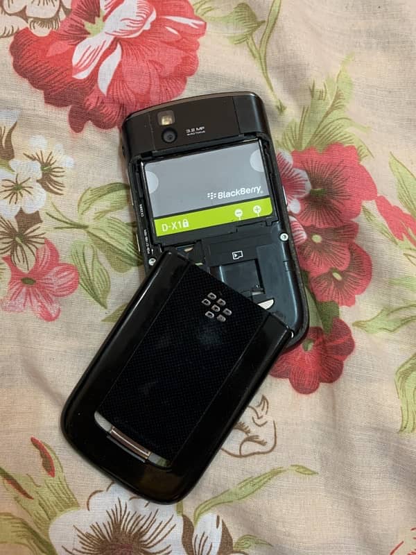 Blackberry Tour 9630 Sim Working 10/10 Condition For Sale 2
