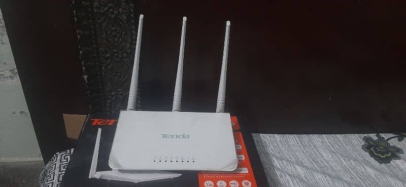 WiFi router ( Tenda) 1