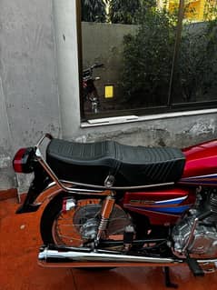 Honda 125 completely Restored with 2006 original new partd