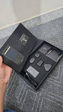 BlackBerry Porsche Design P'9983