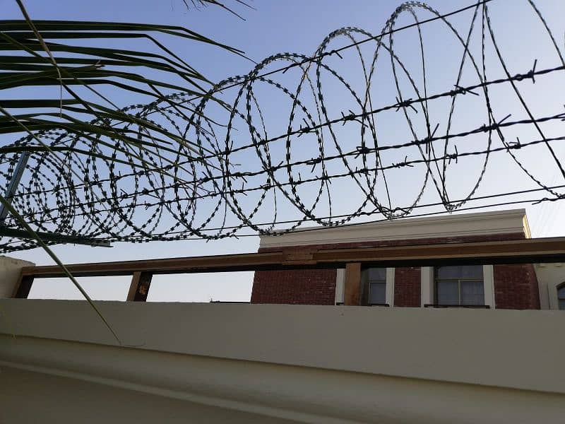 Razor wire installation & stock for sale | Chain link | Barbed wire 6