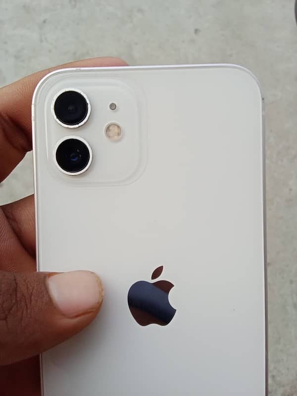 iPhone 12 white colour 4