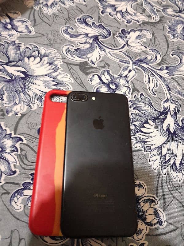 I phone 7 plus 128 GB (( Pta proved ))  (( Urgent Sale )) 8