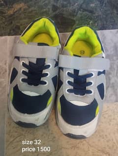 girls boys shoes used. excellent condition