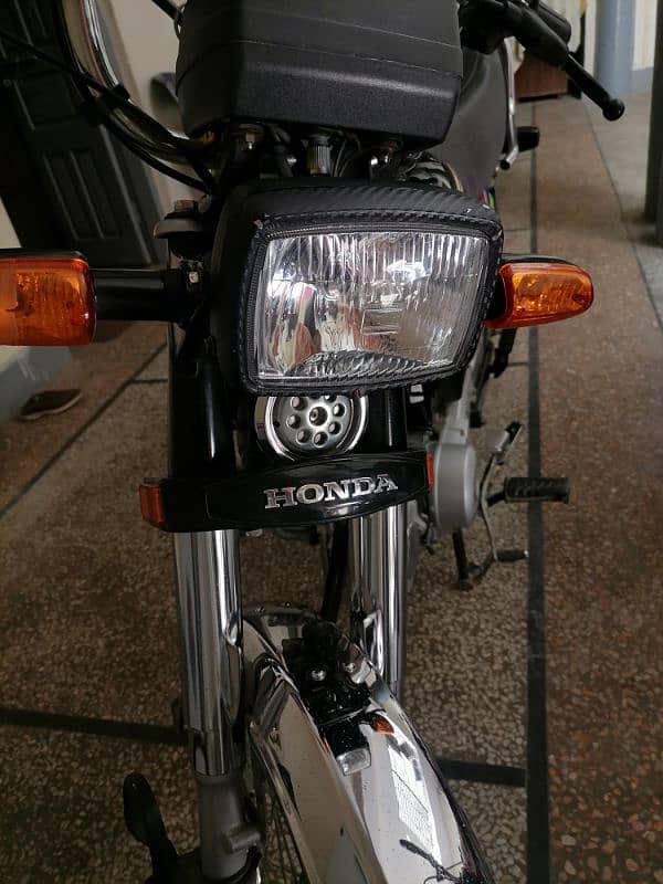 Honda CD 70 Black 3