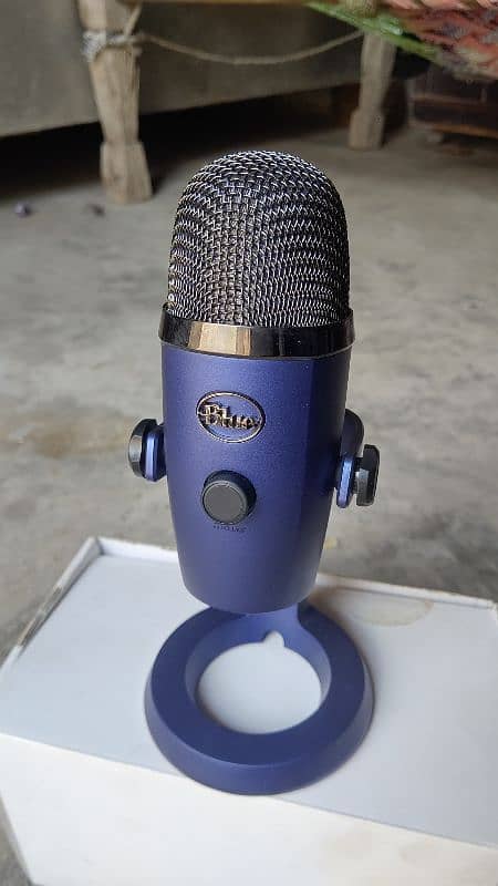 Blue Yeti Microphone 0