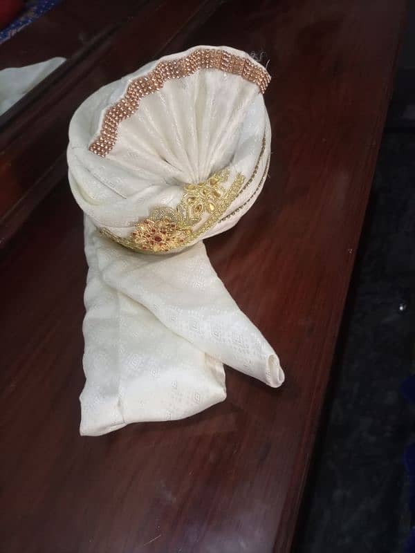 One time used beautiful sherwani + kula + khusa in jus 13000 Rs 1
