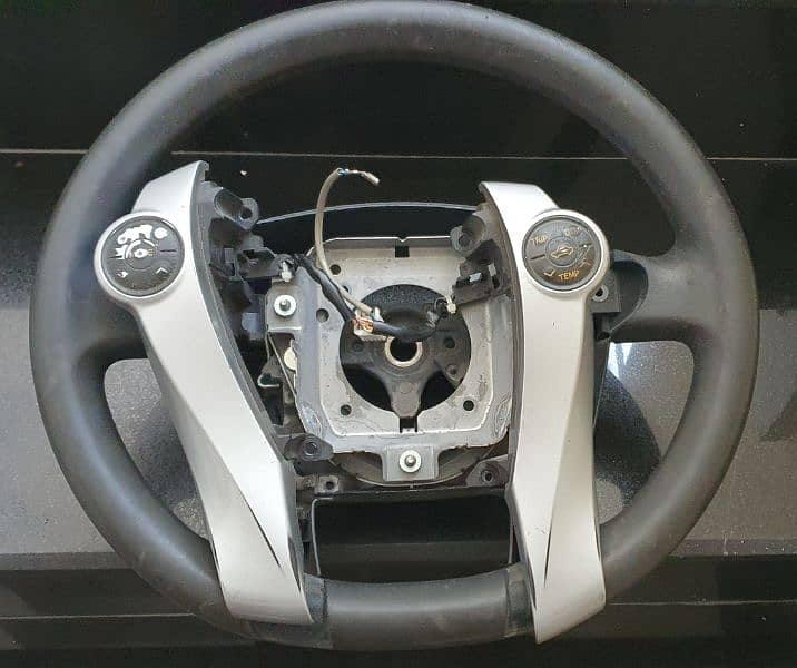 Prius Streeing wheel 1