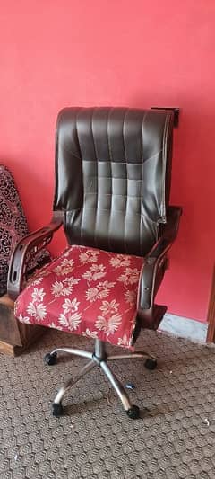 Executive chair for sale on reasonable price