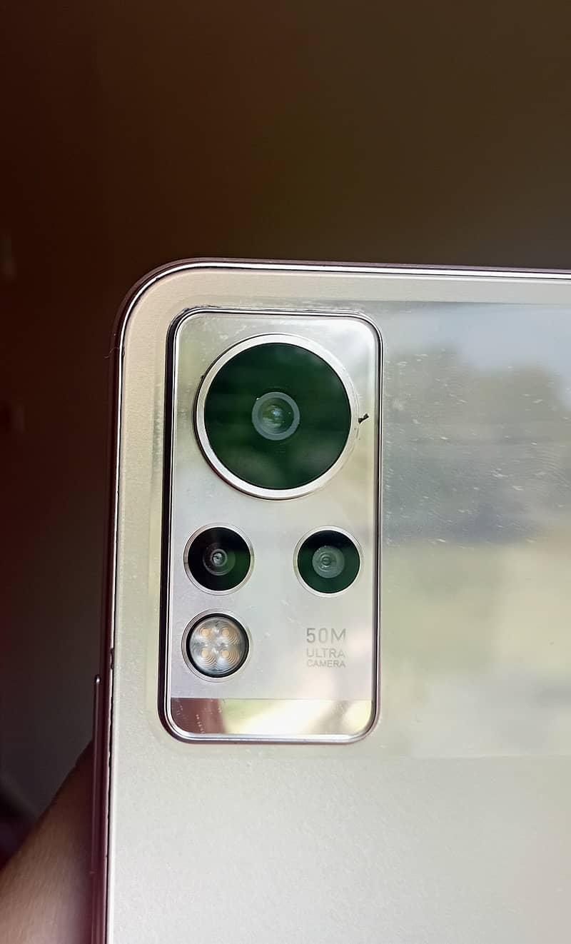 6+5/128 GB, with box and charger 1